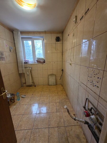 Titan, 10 minute metrou Costin Georgian, la piata Minis, 2 gr sanitare,