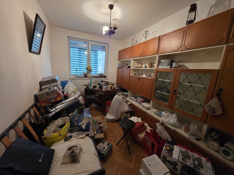 Titan, 10 minute metrou Costin Georgian, la piata Minis, 2 gr sanitare,