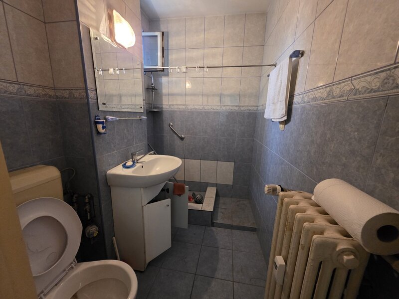 Titan, 10 minute metrou Costin Georgian, la piata Minis, 2 gr sanitare,