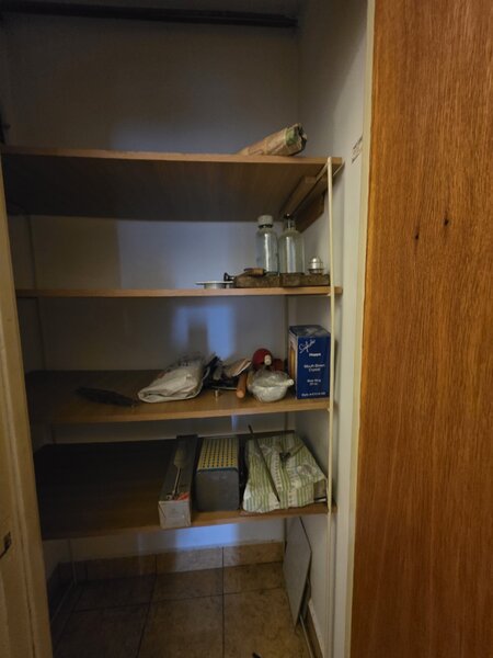 Titan, 10 minute metrou Costin Georgian, la piata Minis, 2 gr sanitare,