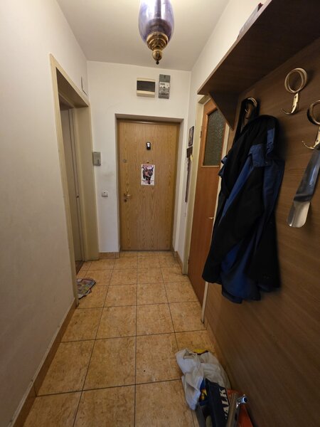 Titan, 10 minute metrou Costin Georgian, la piata Minis, 2 gr sanitare,