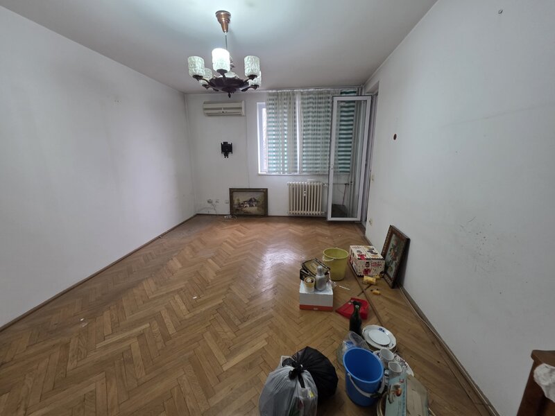 Titan, 10 minute metrou Costin Georgian, la piata Minis, 2 gr sanitare,