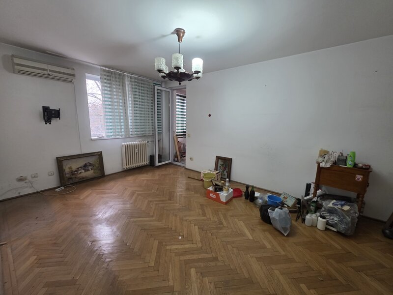 Titan, 10 minute metrou Costin Georgian, la piata Minis, 2 gr sanitare,