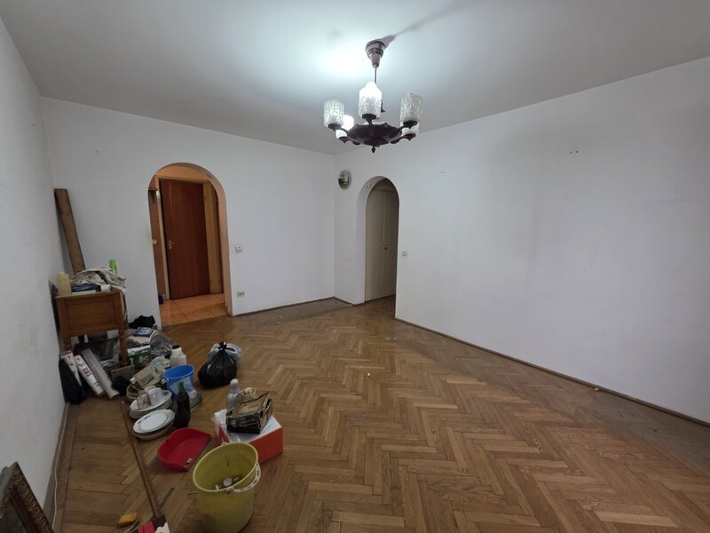 Titan, 10 minute metrou Costin Georgian, la piata Minis, 2 gr sanitare,