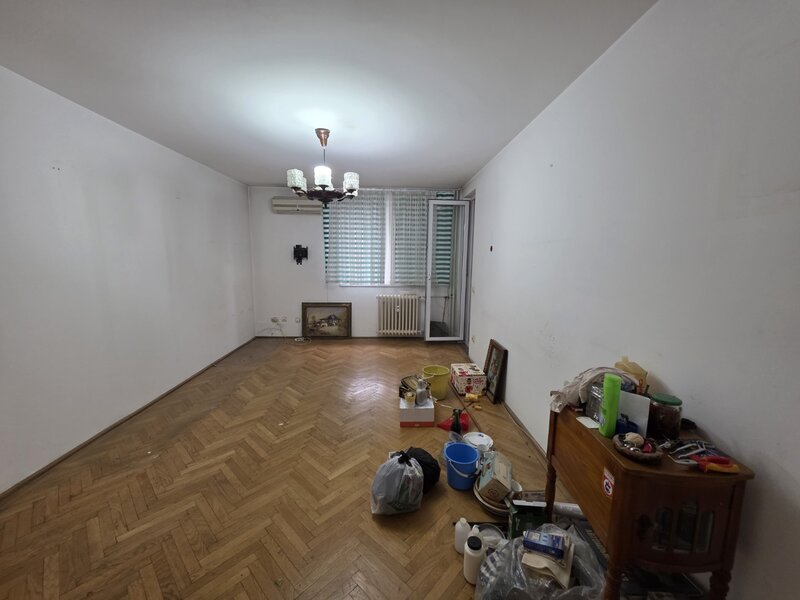 Titan, 10 minute metrou Costin Georgian, la piata Minis, 2 gr sanitare,